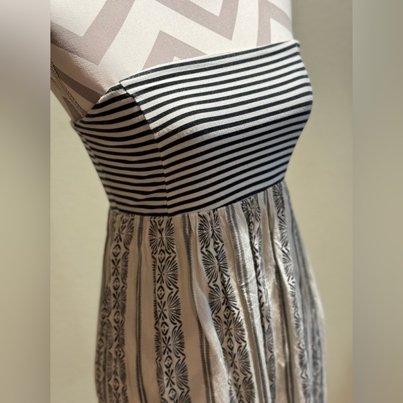 Strapless Roxy Dress, Size M - Picture 2 of 4